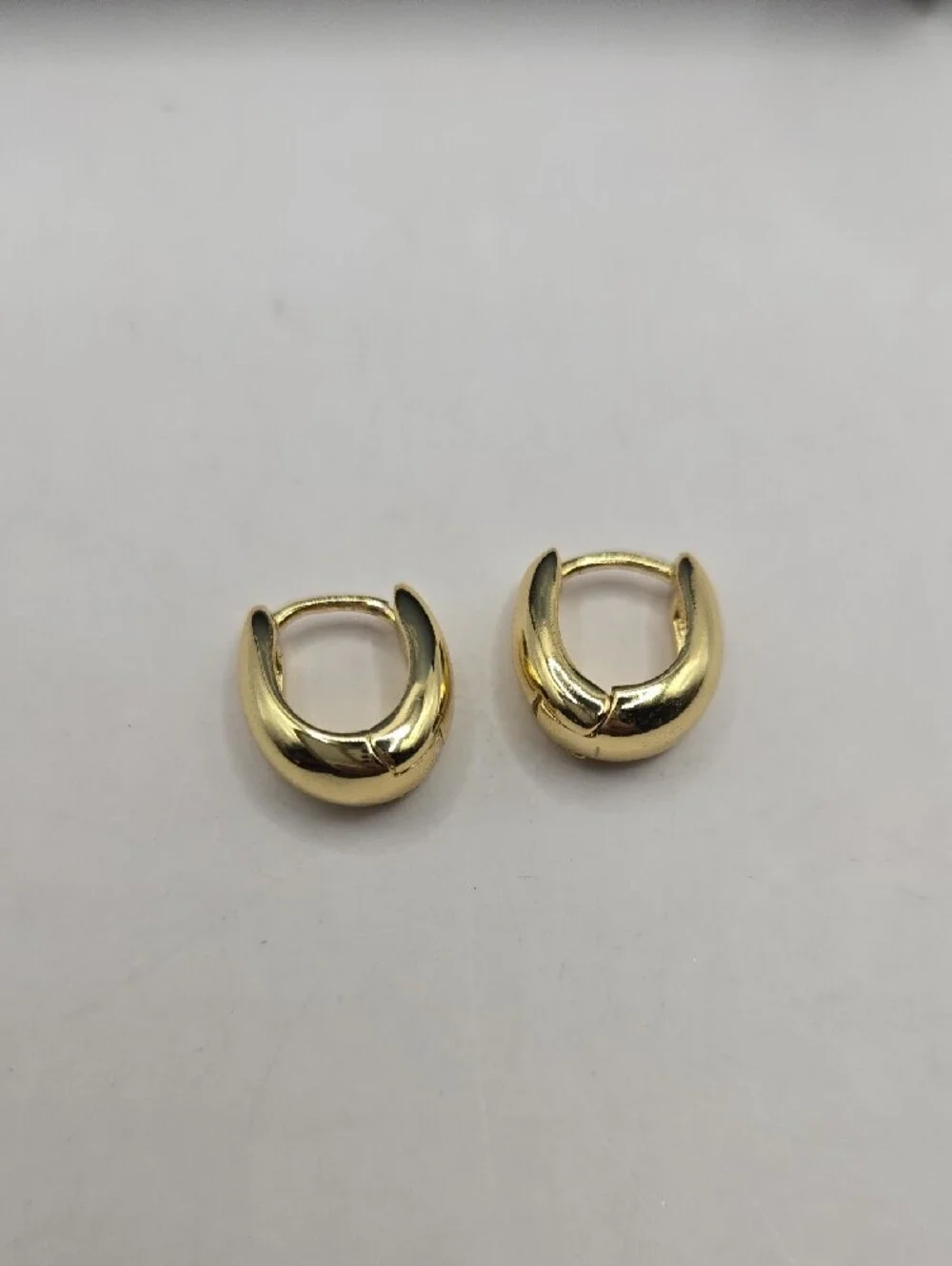NEW Milla Gold Hoop Huggie Earrings